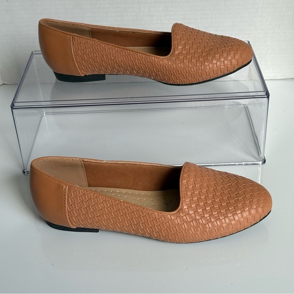 Valley Lane Tan Woven Flats Shoes Size  Size 8.5 W - Picture 2 of 11